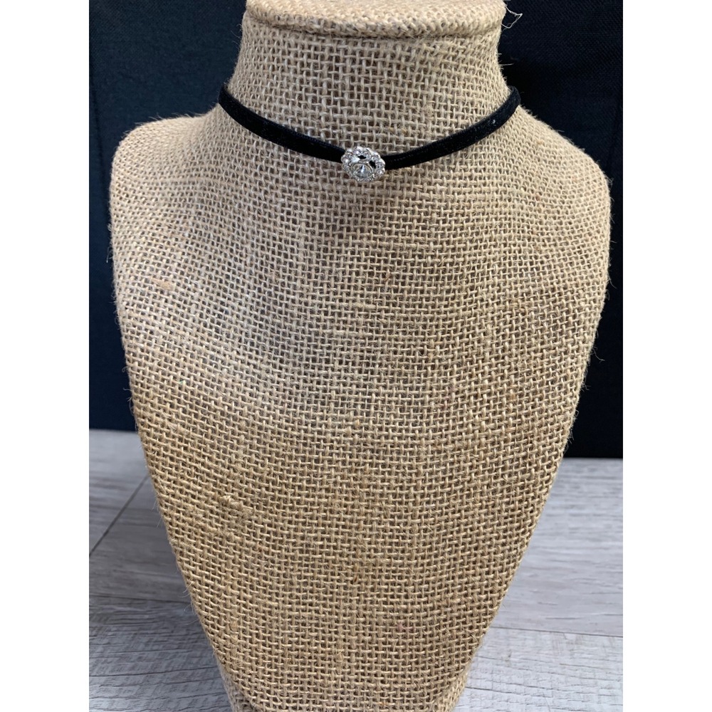 Lauren‎ Conrad LC Black Velvet Choker Necklace Rhinestone Flower Pendant Silver